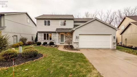 230 N Crest Dr, Port Clinton, OH 43452