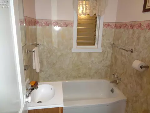 Bath - 717 Euclid St, Willard, OH 44890 photo 1 of 2