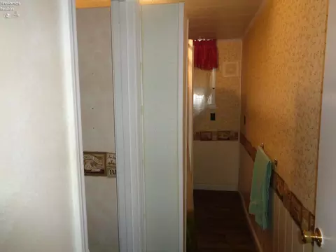 Bath - 717 Euclid St, Willard, OH 44890 photo 2 of 2