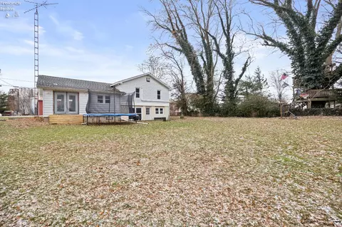 Exterior - 9807 Barrows Rd, Huron, OH 44839 photo 3 of 8