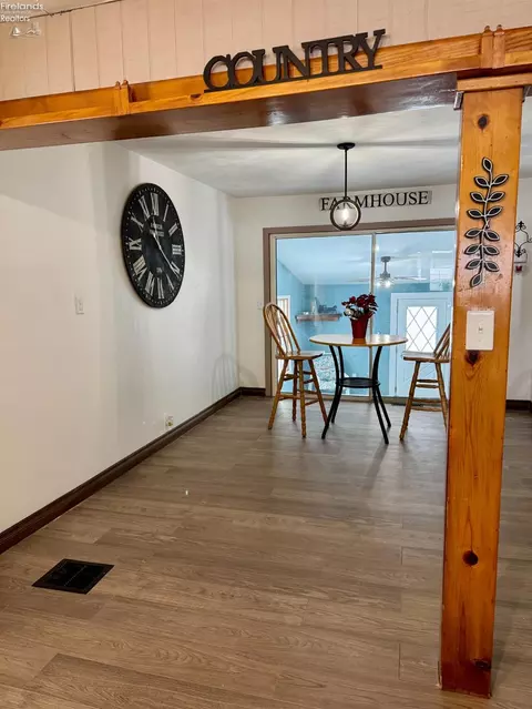 Dining - 4757 Wenz Rd, Wakeman, OH 44889 photo 4 of 4