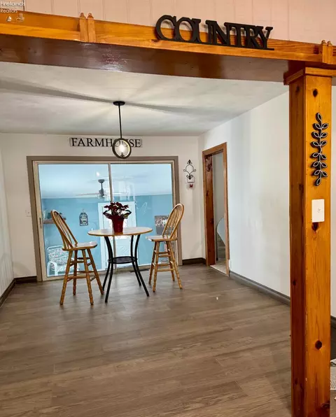 Dining - 4757 Wenz Rd, Wakeman, OH 44889 photo 3 of 4