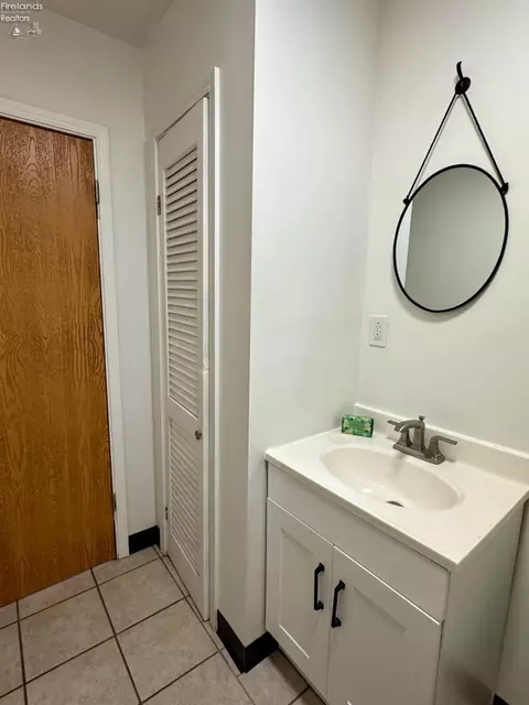 Bath - 4757 Wenz Rd, Wakeman, OH 44889 photo 2 of 3