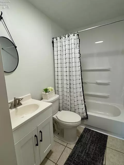 Bath - 4757 Wenz Rd, Wakeman, OH 44889 photo 1 of 3