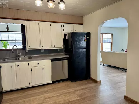 Kitchen - 4757 Wenz Rd, Wakeman, OH 44889 photo 4 of 4
