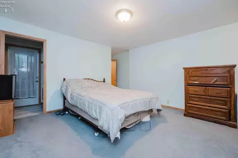 Bedroom - 20 Pinecrest Dr, Tiffin, OH 44883 photo 2 of 8