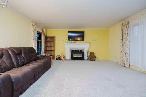 Living - 20 Pinecrest Dr, Tiffin, OH 44883 photo 1 of 2
