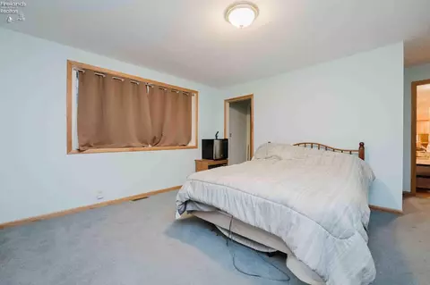 Bedroom - 20 Pinecrest Dr, Tiffin, OH 44883 photo 1 of 8