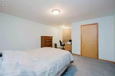 Bedroom - 20 Pinecrest Dr, Tiffin, OH 44883 photo 3 of 8