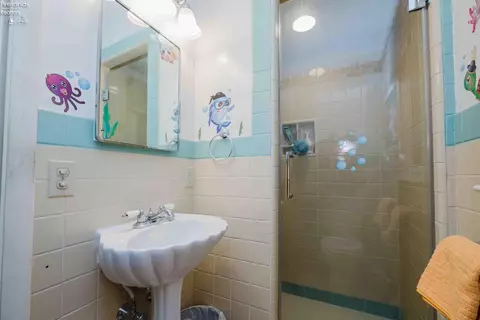 Bath - 20 Pinecrest Dr, Tiffin, OH 44883 photo 6 of 6