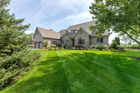 4712 Marsh View Dr, Port Clinton, OH 43452