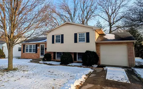 1202 Chalet Dr, Sandusky, OH 44870