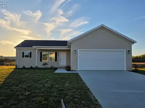 318 Ethan Dr, Fremont, OH 43420