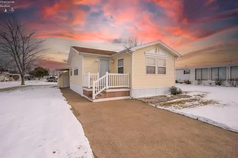 104 W Bass Cir, Marblehead, OH 43440