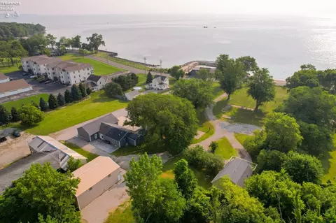 View/Area - 902 E Main St, Marblehead, OH 43440 photo 8 of 10