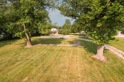 Exterior - 902 E Main St, Marblehead, OH 43440 photo 1 of 4