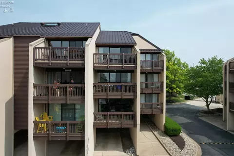1807 E Perry St #69, Port Clinton, OH 43452