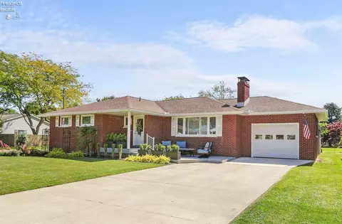 1114 Mudbrook Rd, Huron, OH 44839