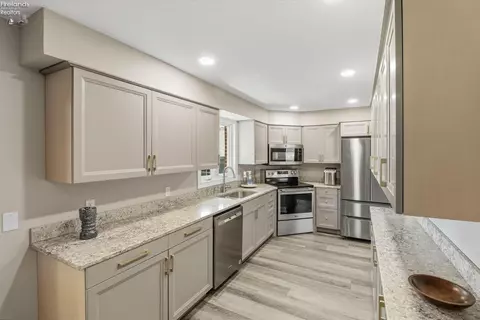 Kitchen - 1114 Mudbrook Rd, Huron, OH 44839 photo 1 of 4