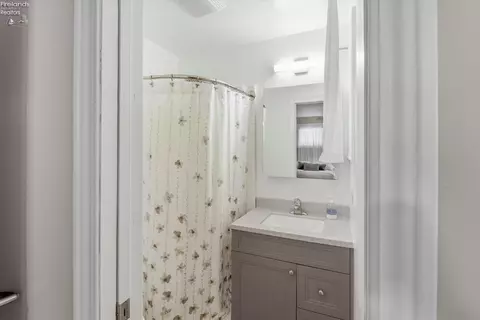 Bath - 1114 Mudbrook Rd, Huron, OH 44839 photo 1 of 5