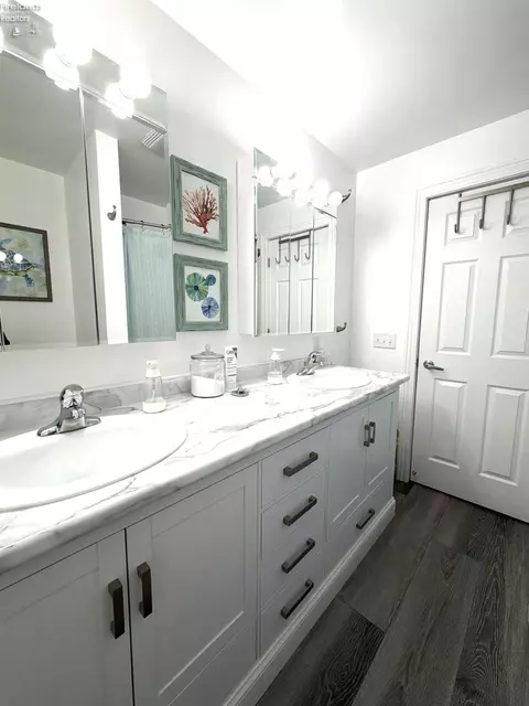 Bath - 1114 Mudbrook Rd, Huron, OH 44839 photo 5 of 5