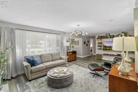 Living - 1114 Mudbrook Rd, Huron, OH 44839 photo 4 of 6