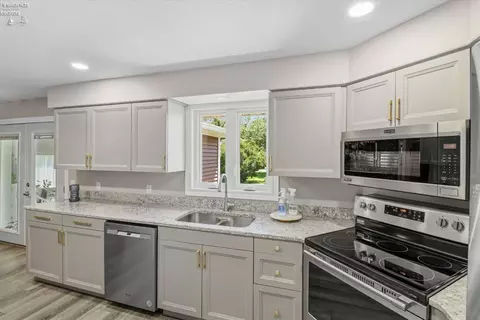 Kitchen - 1114 Mudbrook Rd, Huron, OH 44839 photo 3 of 4