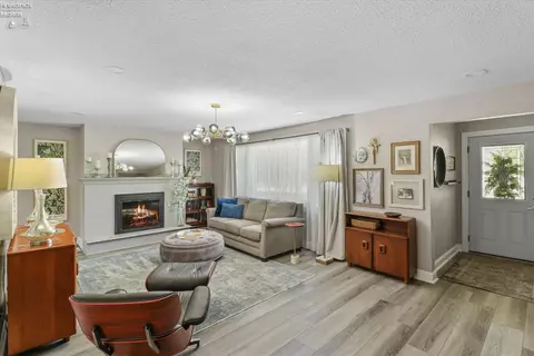 Living - 1114 Mudbrook Rd, Huron, OH 44839 photo 2 of 6