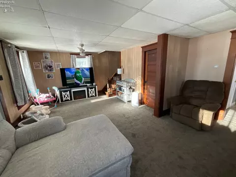 Living - 246 Spring St, Clyde, OH 43410 photo 2 of 3