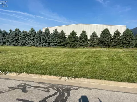 427 Windcrest, Sandusky, OH 44870 photo 2