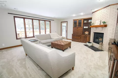 Living - 3802 Deerpath Dr, Sandusky, OH 44870 photo 3 of 9