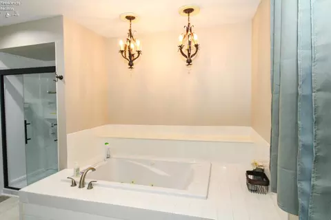 Bath - 3802 Deerpath Dr, Sandusky, OH 44870 photo 6 of 8