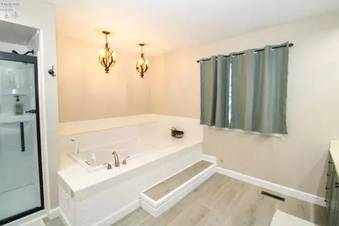Bath - 3802 Deerpath Dr, Sandusky, OH 44870 photo 4 of 8