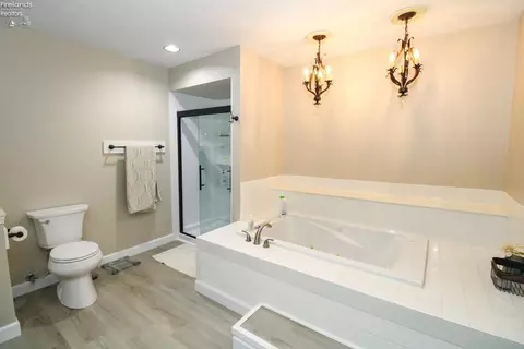 Bath - 3802 Deerpath Dr, Sandusky, OH 44870 photo 5 of 8