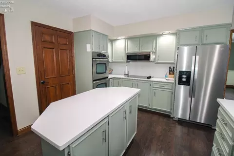 Kitchen - 3802 Deerpath Dr, Sandusky, OH 44870 photo 2 of 3
