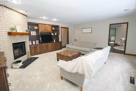 Living - 3802 Deerpath Dr, Sandusky, OH 44870 photo 2 of 9
