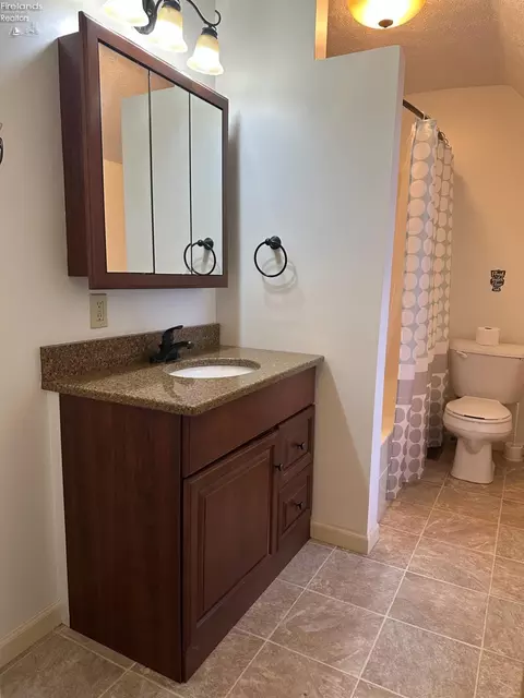 Bath - 479 Front St, Upper Sandusky, OH 43351 photo 2 of 2