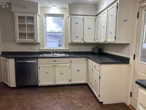 Kitchen - 479 Front St, Upper Sandusky, OH 43351 photo 3 of 3