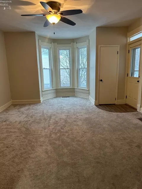 Living - 479 Front St, Upper Sandusky, OH 43351 photo 1 of 2