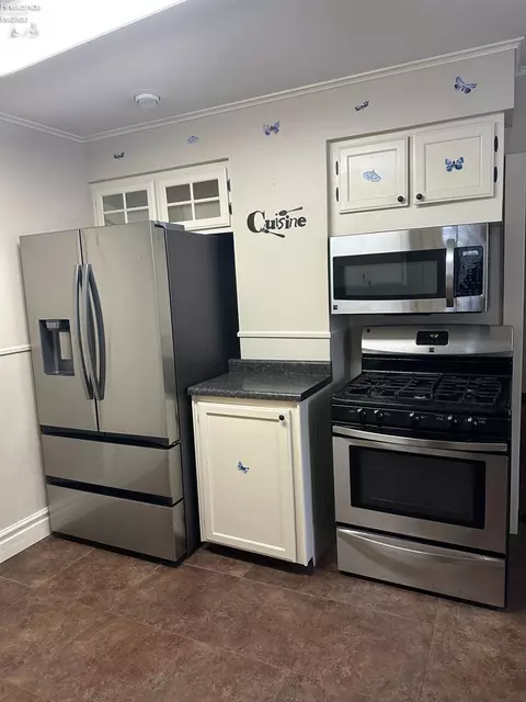 Kitchen - 479 Front St, Upper Sandusky, OH 43351 photo 2 of 3