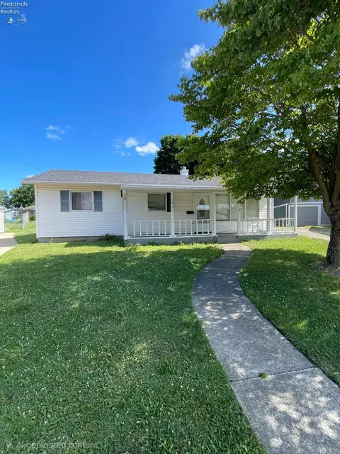 140 Crystal Ct, Bellevue, OH 44811