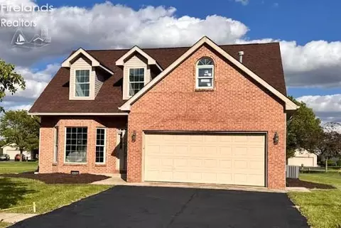 1302 1302 Wedgewood Dr, Fostoria, OH 44830