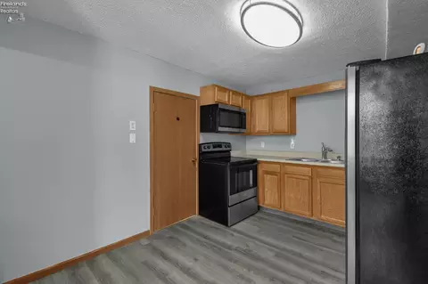 111 E Tiffin St, Willard, OH 44890 photo 8