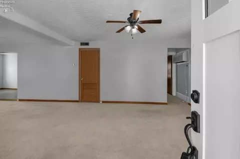 111 E Tiffin St, Willard, OH 44890 photo 4