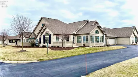 2750 Canterbury Cir #D, Port Clinton, OH 43452