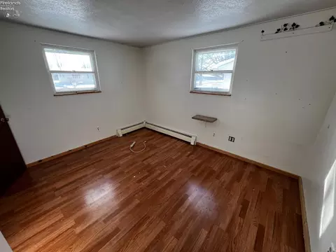 Bedroom - 908 Baldwin Ave, Elyria, OH 44035 photo 4 of 6