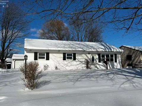 Exterior - 908 Baldwin Ave, Elyria, OH 44035 photo 2 of 3