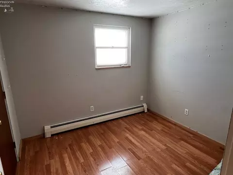 Bedroom - 908 Baldwin Ave, Elyria, OH 44035 photo 1 of 6