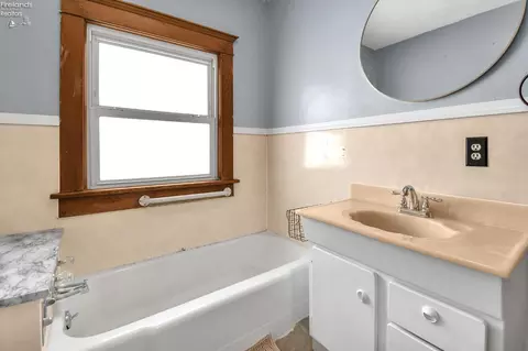 Bath - 419 Maplewood St, Willard, OH 44890 photo 2 of 2