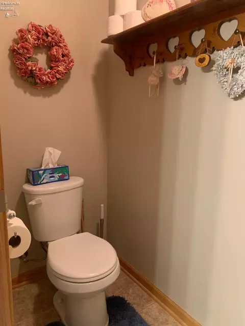 Bath - 18 Old Orchard Loop, Norwalk, OH 44857 photo 3 of 5